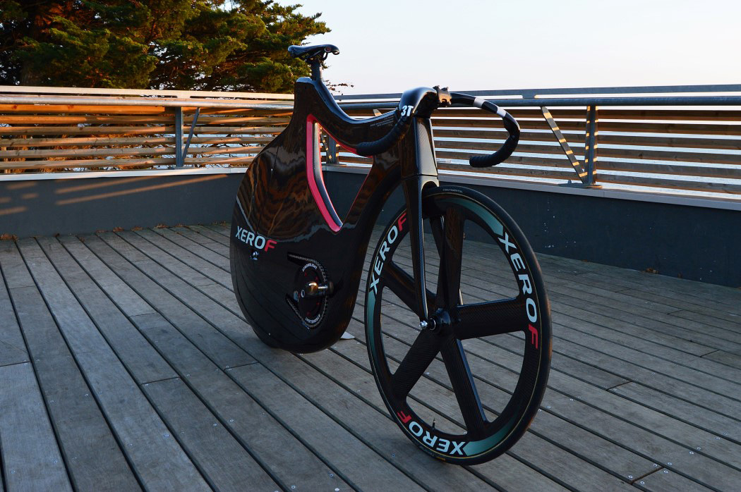 futuristic_carbon_bike_for_track